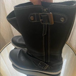 UGG Boots Black leather gently used women’s size 6